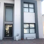 Five Bedrooms Holiday Home