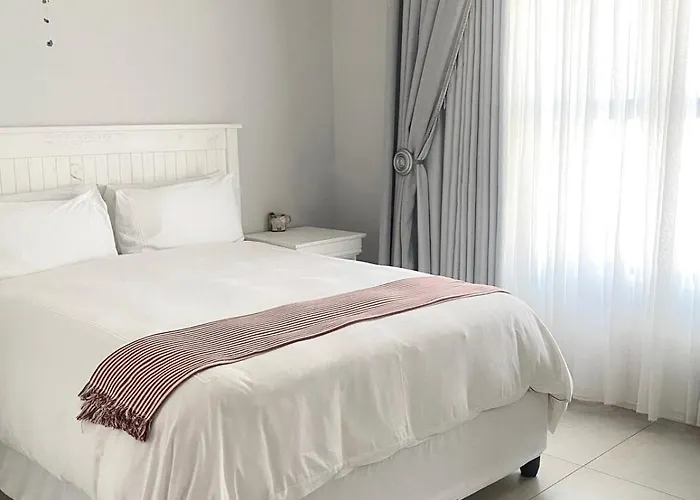 Five Bedrooms Holiday Home