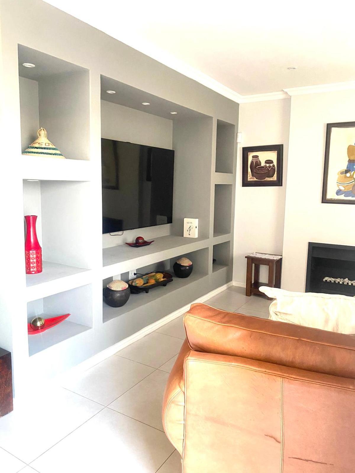 Five Bedrooms * Cape Town