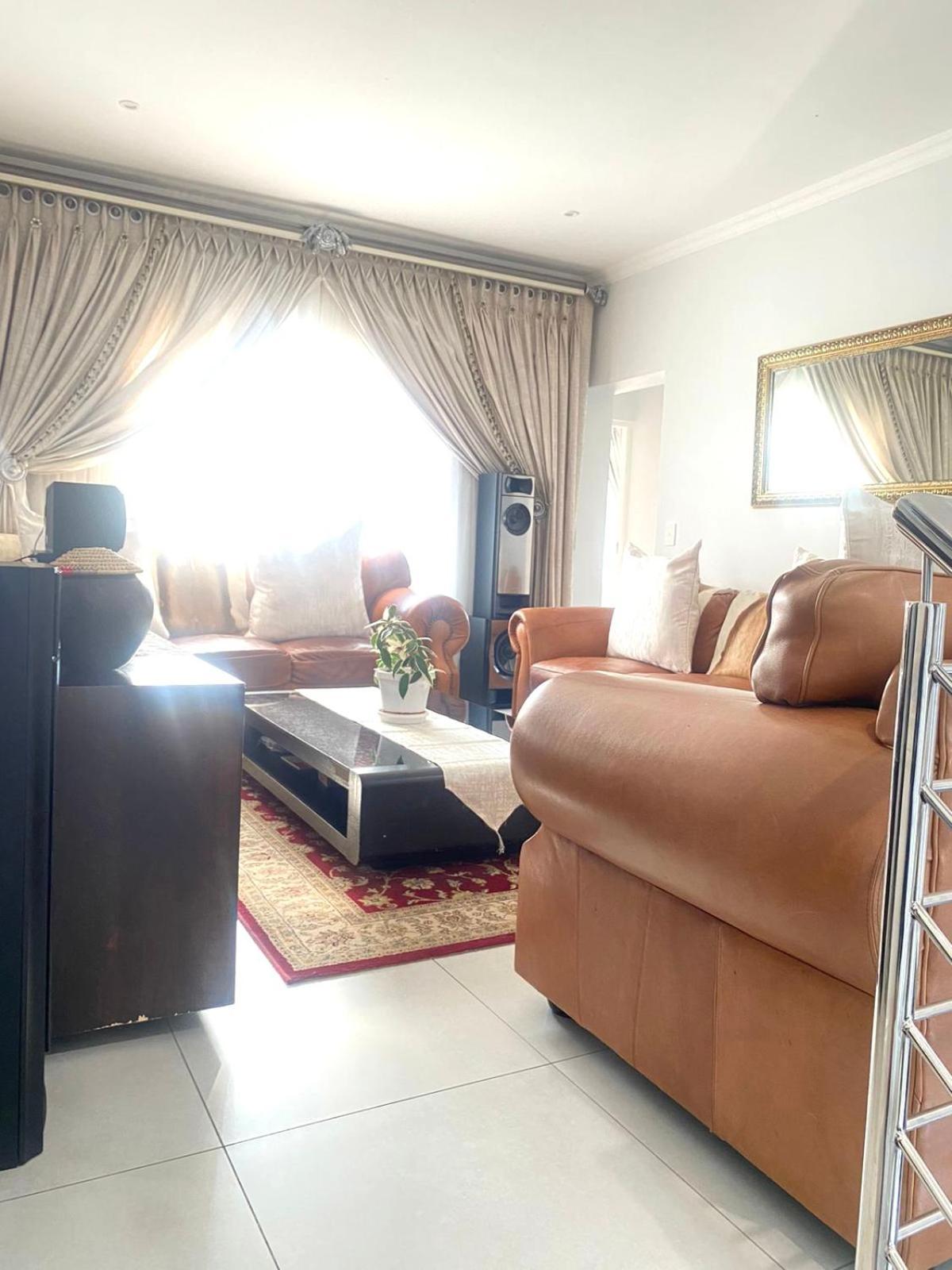 Five Bedrooms Holiday home *